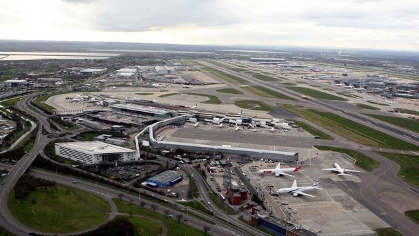 Police Arrests Pilot at Heathrow for Carrying Knives before Flying